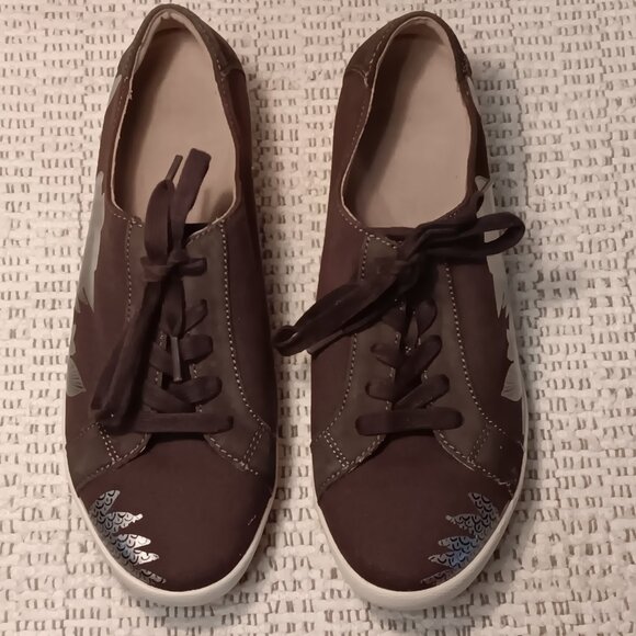 Dansko women's 'Olisa' canvas & silver foil floral accent lace-up sneakers sz 40 - Picture 2 of 14